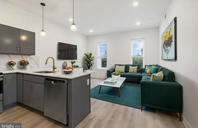 2046 E LEHIGH Avenue photos photos