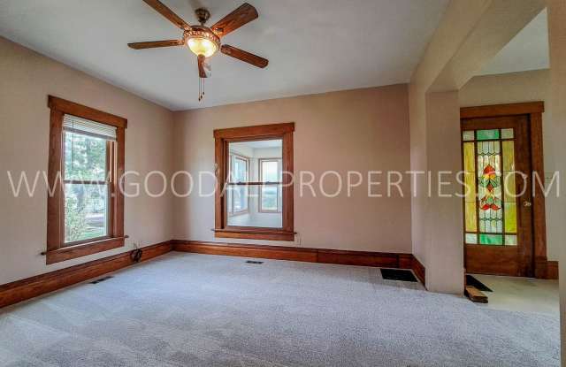 Spacious 4-Bedroom De Soto Home with Large Yard + Detached Garage Gallery 3