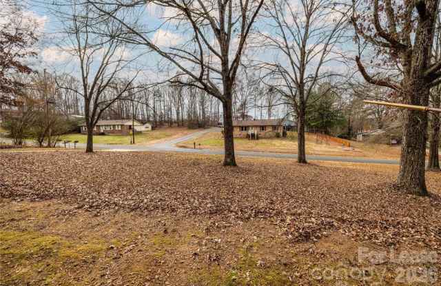 24752 Kates Drive Gallery 3