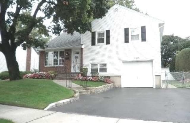 24 Elizabeth Dr - 24 Elizabeth Drive, Plainedge, NY 11714