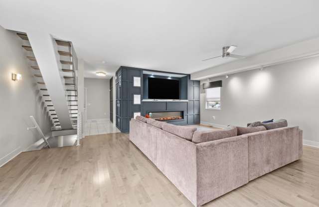 Modern and Spacious: 4 Bedroom / 3 Bathroom House for Rent Gallery 4