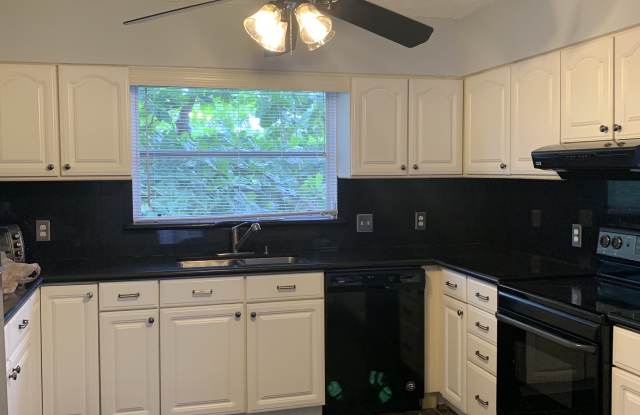2450 Orlando Road Gallery 2