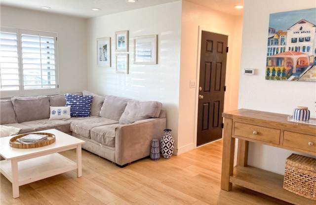 33 Seabird Court - 33 Seabird Ct, Newport Beach, CA 92663