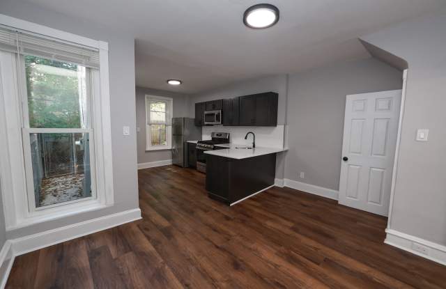 5512 Crowson Street Gallery 4