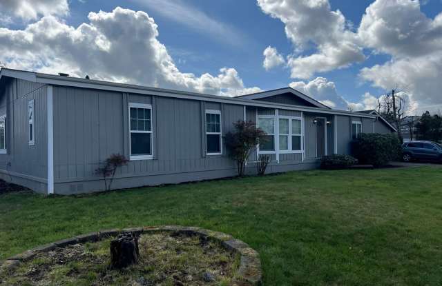 Spacious Thurston Home - 5799 Kalmia Lane, Springfield, OR 97478