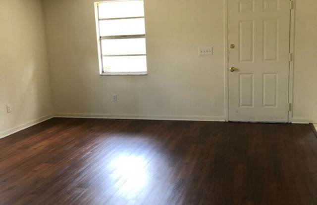 8311 Hillsborough Ln Gallery 4