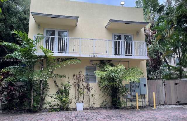 2845 Coconut Ave photos photos