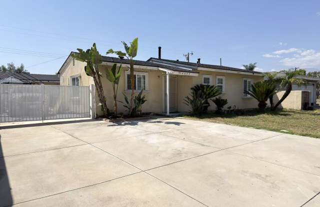 4459 N Roxburgh Ave photos photos