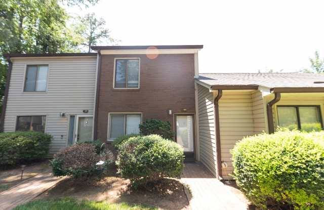 Charming 2 BD, 2.5 BA Townhome w/ a Community Pool in a Prime Winston Location photos photos