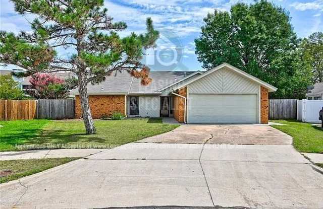 3100 Greenwood Court - 3100 Greenwood Court, Norman, OK 73072