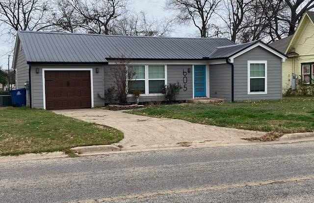 605 College St photos photos