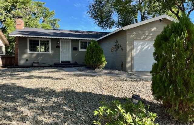 3 Bedroom Home Centrally Located in Carson City Gallery 3