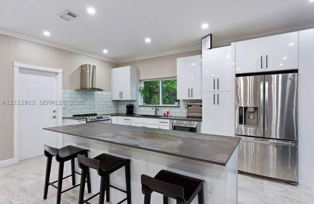 15717 SW 138th Ter Gallery 4