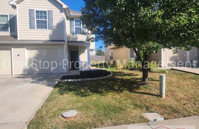 Generously Sized 3 bedroom, 2.5 bathroom in Kansas City, MO! photos photos