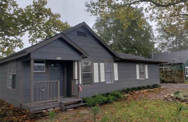 601 S Cherry Street - 601 South Cherry Street, Tomball, TX 77375
