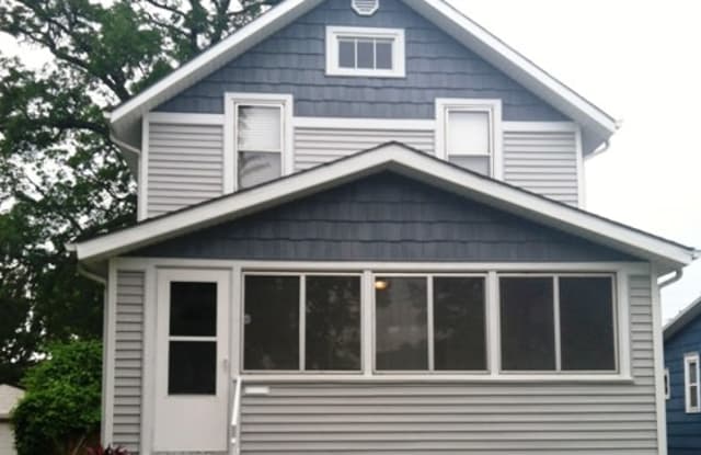 961 Mclean Ave - 961 Mclean Avenue, St. Paul, MN 55106