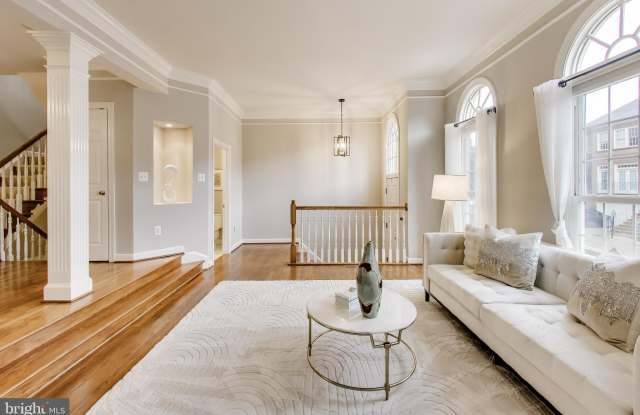 8026 KIDWELL TOWN Court Gallery 3