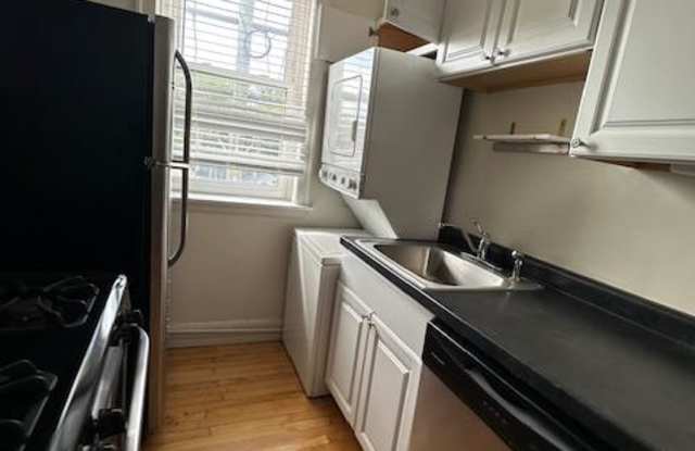 4220 N Clark photos photos