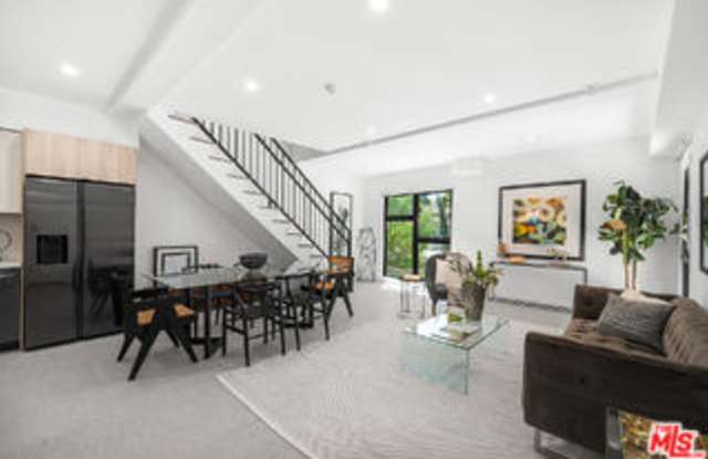 1016 North Martel Avenue Gallery 3