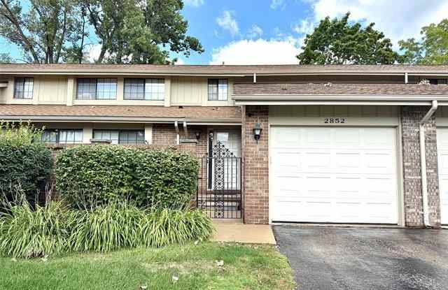 2852 Trailwood Drive Gallery 1