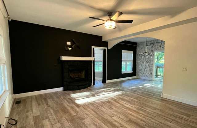 3 Bedroom 2.5 Bathroom House Gallery 4