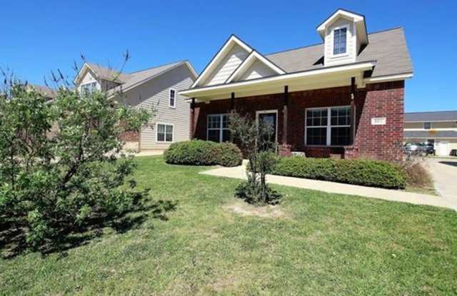 IMMEDIATE MOVE-IN! Come enjoy this beautiful home in Horse Haven Estates! - 6911 Appomattox Drive, College Station, TX 77845