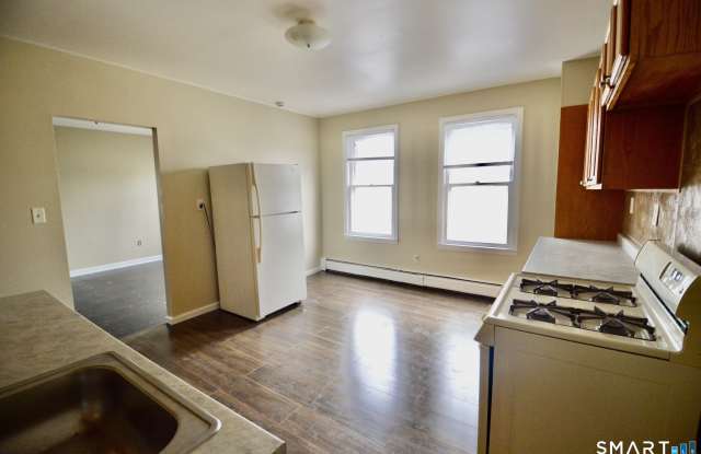 2343 Barnum Avenue Gallery 3
