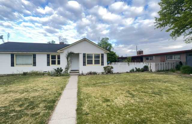2 Bedroom / 1 Bathroom Duplex in Prineville Gallery 1