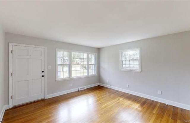 4417 Knollcrest Drive Gallery 2