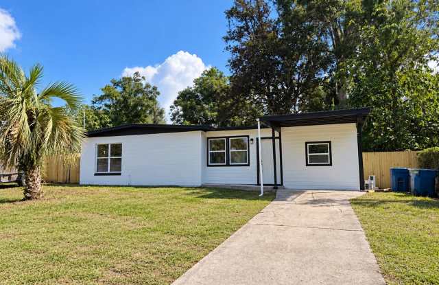 1387 Griflet Road photos photos