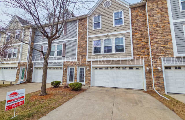 Bright & Spacious Waukee Townhome Near Dining, Shopping & Entertainment photos photos