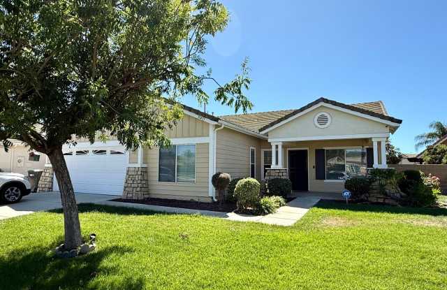 Beautiful single level home on a cul-de-sac. Gallery 1