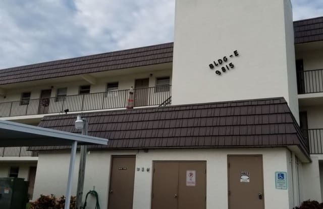 9815 47th Ave N. #105 - 9815 47th Avenue North, Seminole, FL 33708