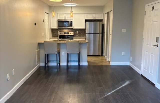 7596 Lakeside Village Dr Gallery 1