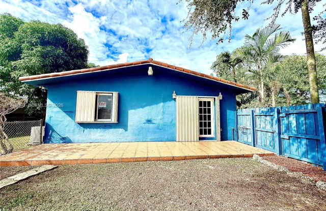 11900 SW 6th St photos photos