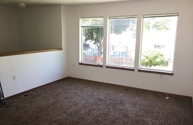 1506 E. DESMET AVE. Gallery 1