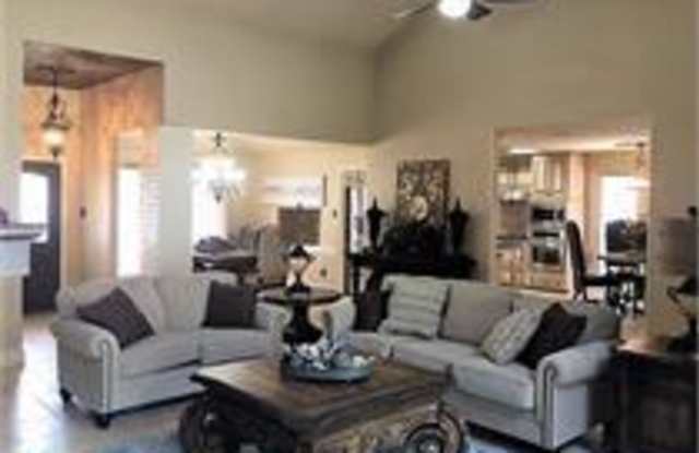 2516 Pepper Tree Circle Gallery 3
