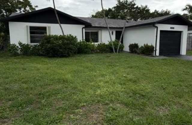2416 NW 98th Ln photos photos