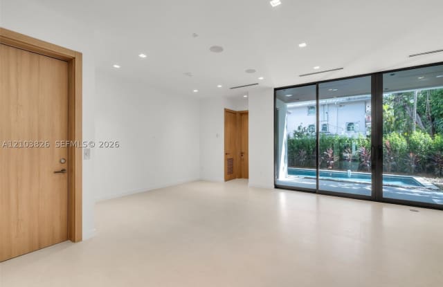 3171 matilda st Gallery 4