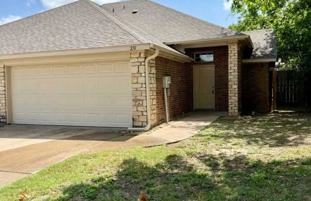 3/2/2 Duplex with Fenced Back Yard photos photos