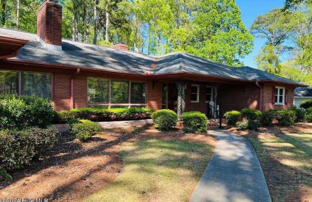 1811 Rosewood Drive photos photos