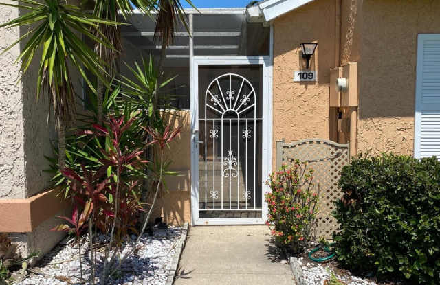 1475 Malibu Circle NE unit: 105 photos photos