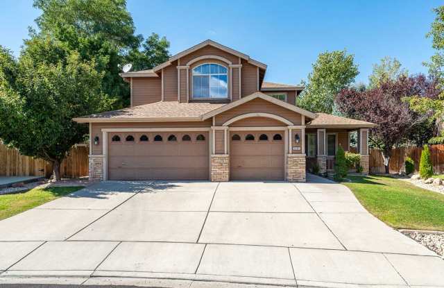 Spacious two story home for rent. Gallery 1