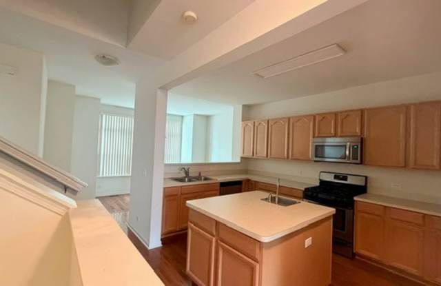 Beutiful 3 bed 2.1 bath Townhome Gallery 4