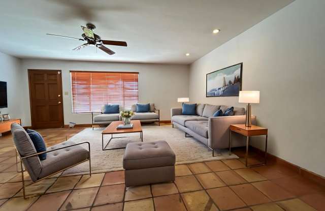 BEAUTIFUL RED BRICK HOME ON A LARGE CUL-DE-SAC LOT NEAR CAMELBACK ROAD. Gallery 4