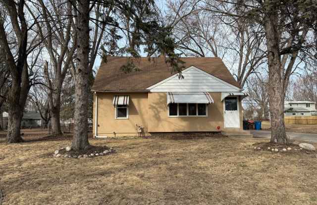 RENOVATED SINGLE-FAMILY HOME WITH ACREAGE! - 163 Roselawn Avenue East, Maplewood, MN 55117