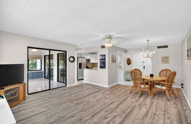 1800 SE Saint Lucie Boulevard photos photos