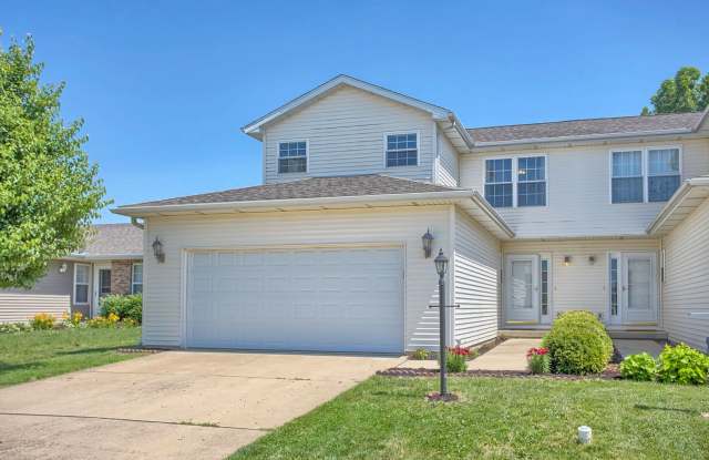 Beautiful Prairie Fields Townhouse — 3 Bed / 2.5 Bath + Loft photos photos