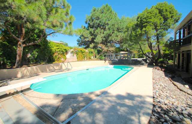 1801 Notre Dame DR NE photos photos