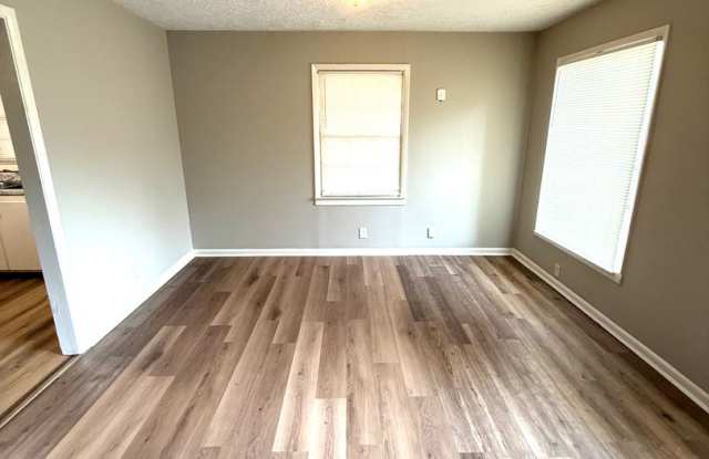 ** 3 bed 1 bath located in Forest Hills ** Call 334-366-9198 to schedule a self showing Gallery 1